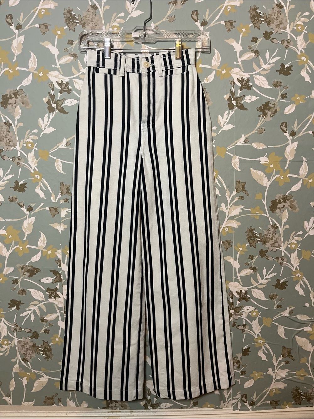 Reformation Logan Ultra High Rise - Wide Leg Striped Jeans - Size 23 - Picture 4 of 8
